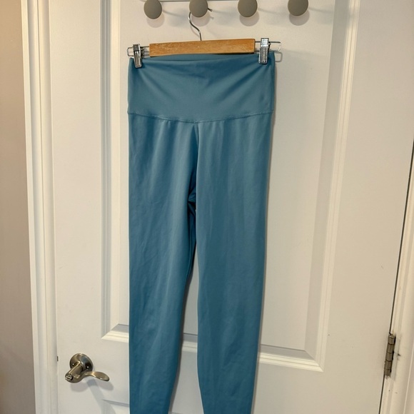 Nike
Women's 7/8 Yoga Leggings size M - Picture 6 of 9